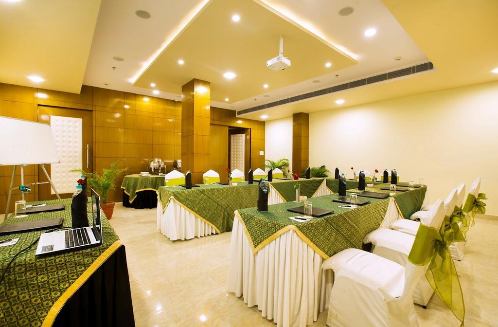 Hotel Kapish Smart-All Pure Veg Jaipur Exteriör bild